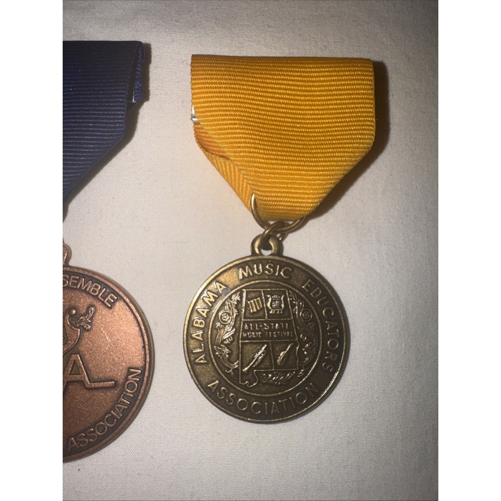 Lot of 3 Vintage Alabama Music Educators Assn Band Orchestra Festival Medal Pins - Picture 4 of 5